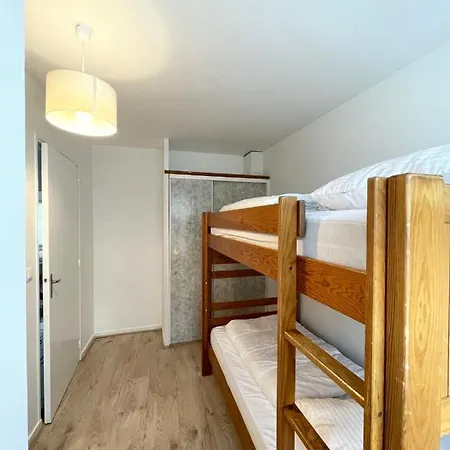 120m With Garden Near The Sea Feriehus